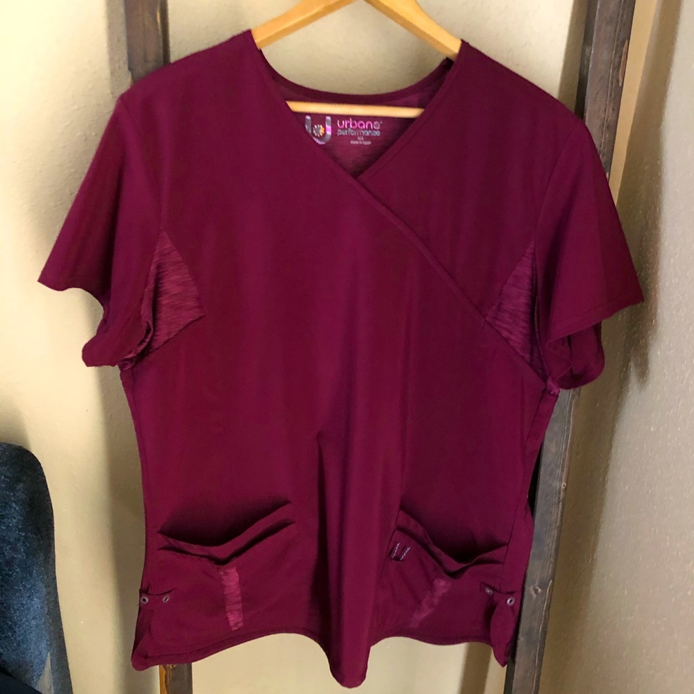 Urbane scrub top. Size XL.